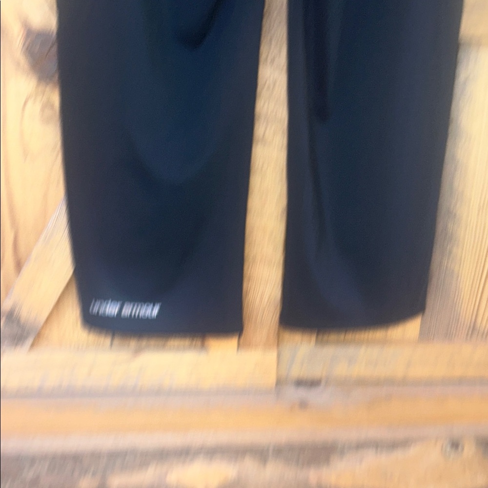 Women’s Under Armour Black Athletic Capris Running/yogaAll-season, wide leg Med. - Picture 7 of 7